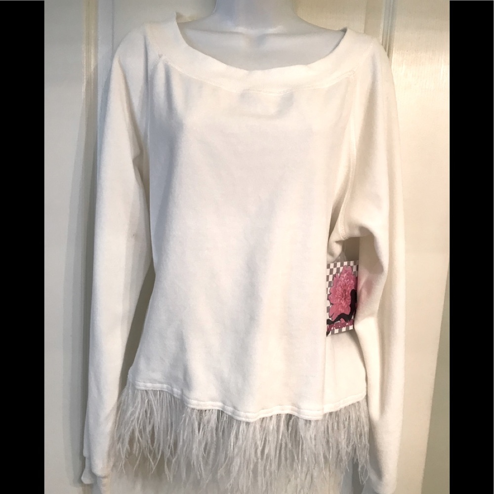 🆕White velour pullover with Feathered fringe Hem